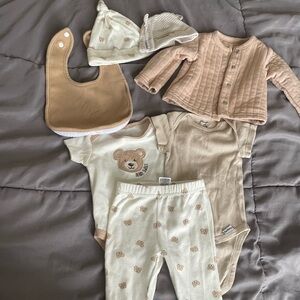 Adorable Baby Clothing Set with Bear Design